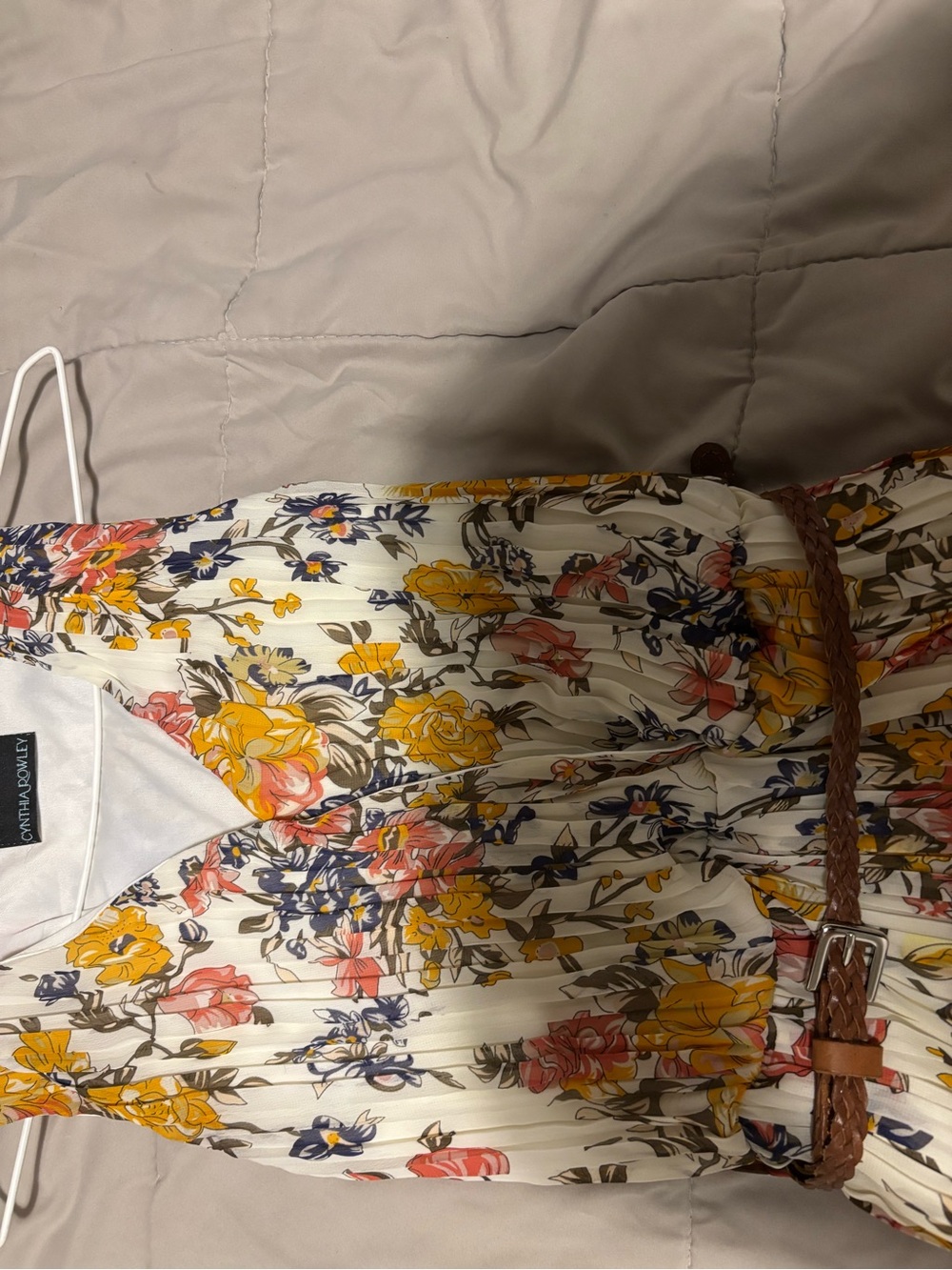 Sleeveless Floral V-Neck Pleated Dress in Cream and Yellow with removable belt - Picture 8 of 11